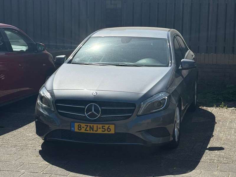 Grijs Gebruikt 2015 Mercedes A180 Ambition Hatchback | € 12.999 (Goede deal) - Afbeelding 1/4