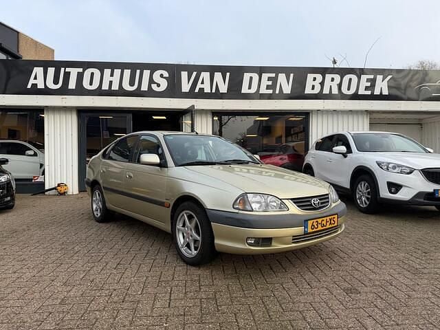 Beige Occasion 2001 Toyota Avensis Sol Hatchback | € 2.745 - Afbeelding 1/4