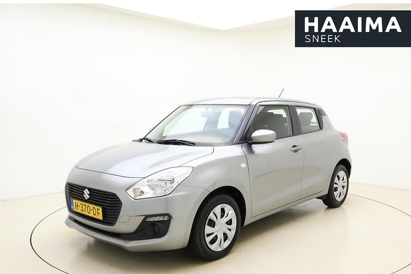 Grijs Gebruikt 2020 Suzuki Swift Comfort Hatchback | € 13.945 (Eerlijke prijs) - Afbeelding 1/4