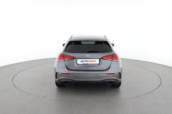 Occasion Mercedes A250 Business 2020 Grijs Hatchback