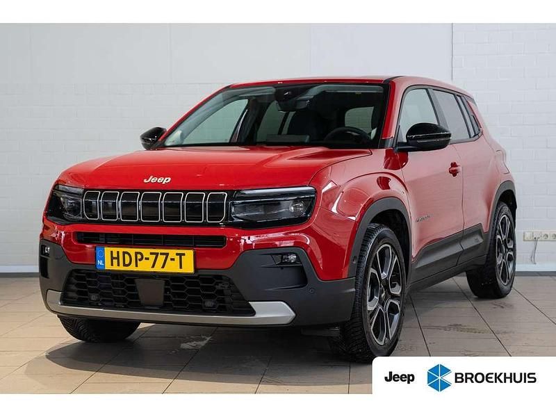 Rood Occasion 2025 Jeep Avenger EV Summit SUV | € 28.750 (Duur) - Afbeelding 1/4
