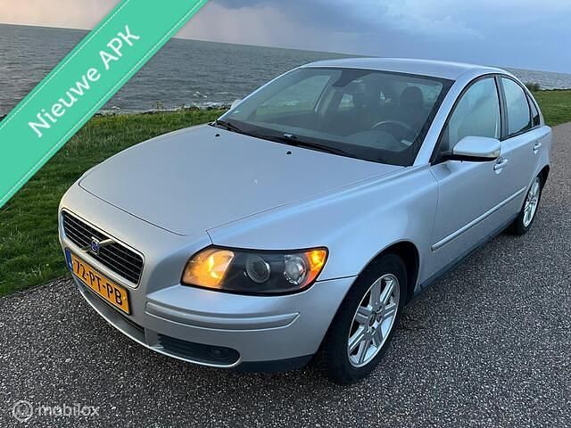 Grijs Gebruikt 2004 Volvo S40 Momentum Sedan | € 3.150 (Eerlijke prijs) - Afbeelding 1/4