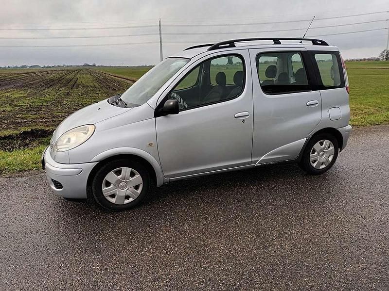 Occasion Toyota Yaris Terra 84 PK (61 kW) 2004 Zilver Stationwagen