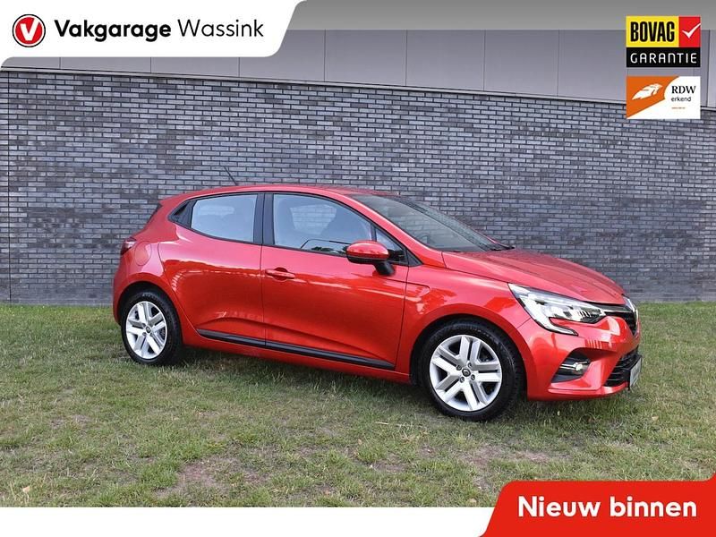 Rood Gebruikt 2022 Renault Clio V Zen Hatchback | € 11.940 (Eerlijke prijs) - Afbeelding 1/4