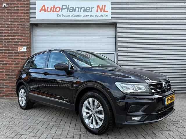 Zwart Gebruikt 2019 VW Tiguan Comfortline SUV | € 14.944 (Iets duurder) - Afbeelding 1/4