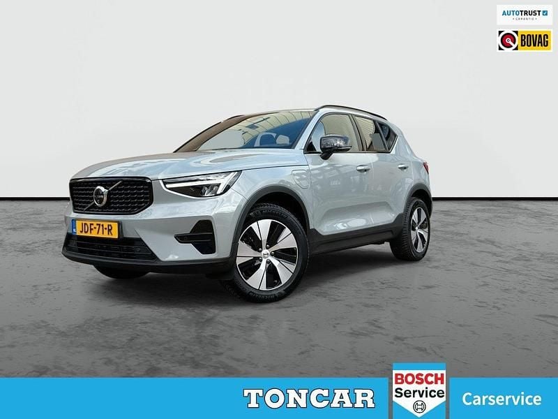 Grijs Gebruikt 2023 Volvo XC40 Plus SUV | € 41.885 (Eerlijke prijs) - Afbeelding 1/4