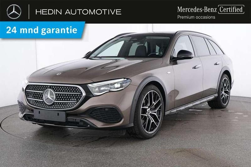 Bruin Gebruikt 2025 Mercedes E300 Night Stationwagen | € 84.900 - Afbeelding 1/3