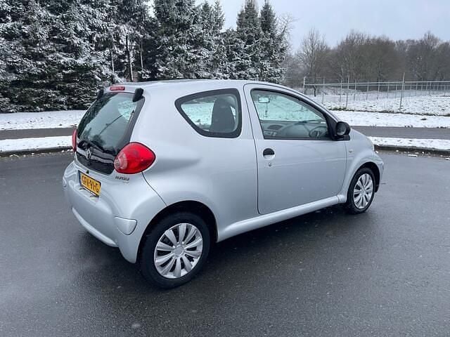 Occasion Toyota Aygo Cool 68 PK (50 kW) 2007 Grijs Hatchback