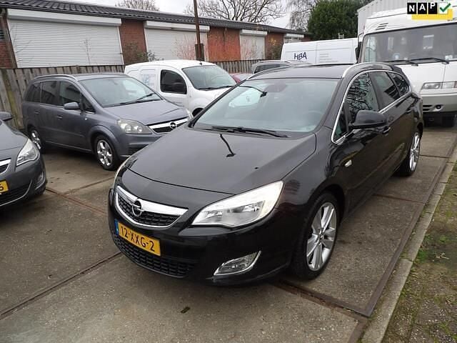 Zwart (metallic) Gebruikt 2012 Opel Astra Sport Stationwagen | € 3.990 (Goede deal) - Afbeelding 1/4
