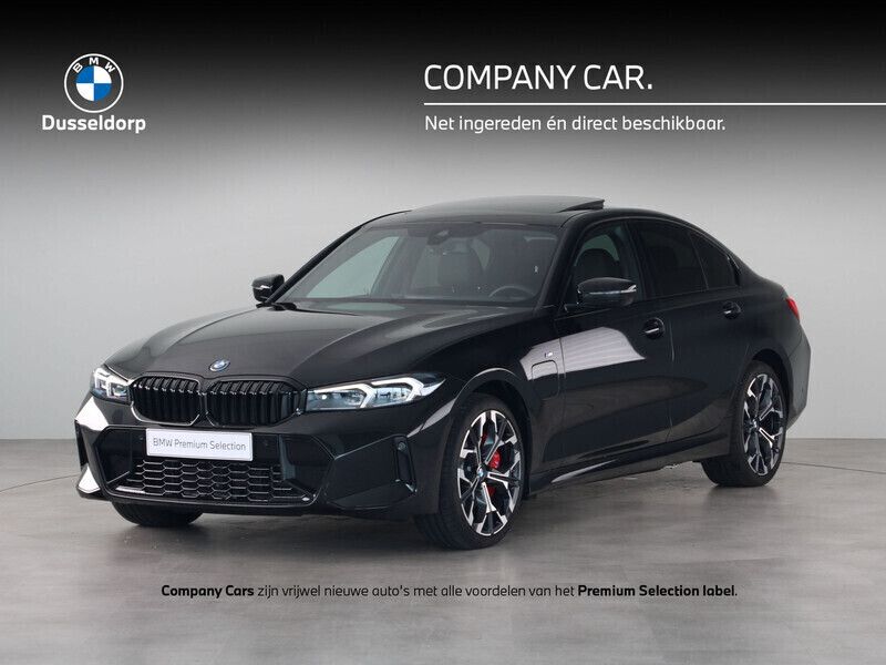 Zwart, metallic lak Gebruikt 2025 BMW 330e M Sport Sedan | € 59.950 (Eerlijke prijs) - Afbeelding 1/4