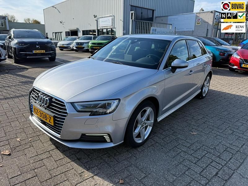 Grijs Gebruikt 2016 Audi A3 Hatchback | € 13.950 (Goede deal) - Afbeelding 1/4