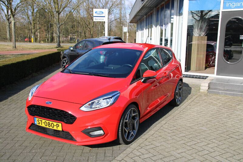 Rood Gebruikt 2018 Ford Fiesta ST-Line Hatchback | € 12.450 (Eerlijke prijs) - Afbeelding 1/4