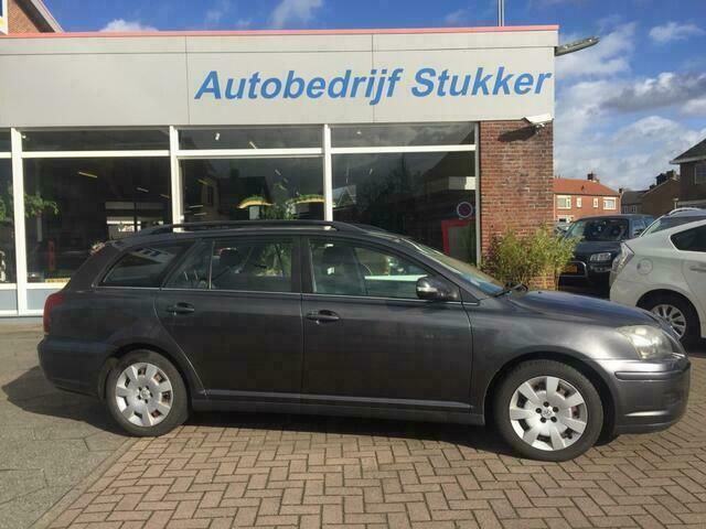 Grijs Gebruikt 2007 Toyota Avensis Terra Stationwagen | € 1.999 (Eerlijke prijs) - Afbeelding 1/4
