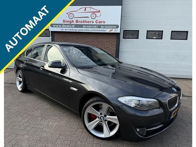 Grijs Gebruikt 2010 BMW 523 Sedan | € 9.999 (Eerlijke prijs) - Afbeelding 1/4