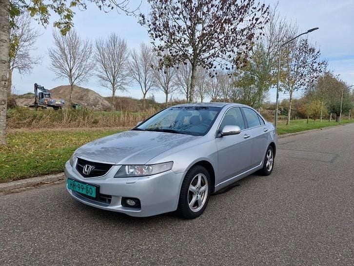 Gebruikt 2005 Honda Accord Executive Sedan | € 3.750 - Afbeelding 1/4