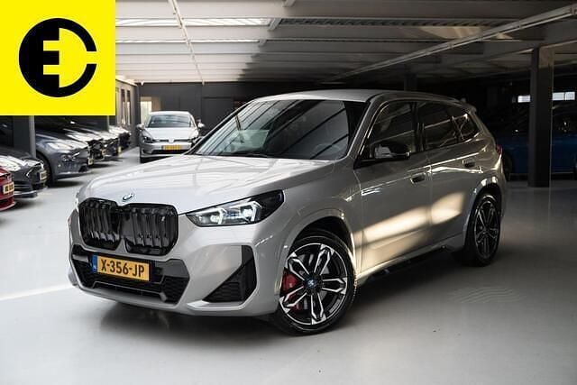 Grijs Gebruikt 2023 BMW iX1 M Sport SUV | € 39.950 (Super prijs) - Afbeelding 1/4