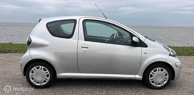 Occasion Toyota Aygo 68 PK (50 kW) 2010 Grijs Hatchback