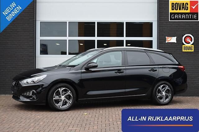 Zwart Occasion 2021 Hyundai i30 Comfort Hatchback | € 16.740 (Eerlijke prijs) - Afbeelding 1/4