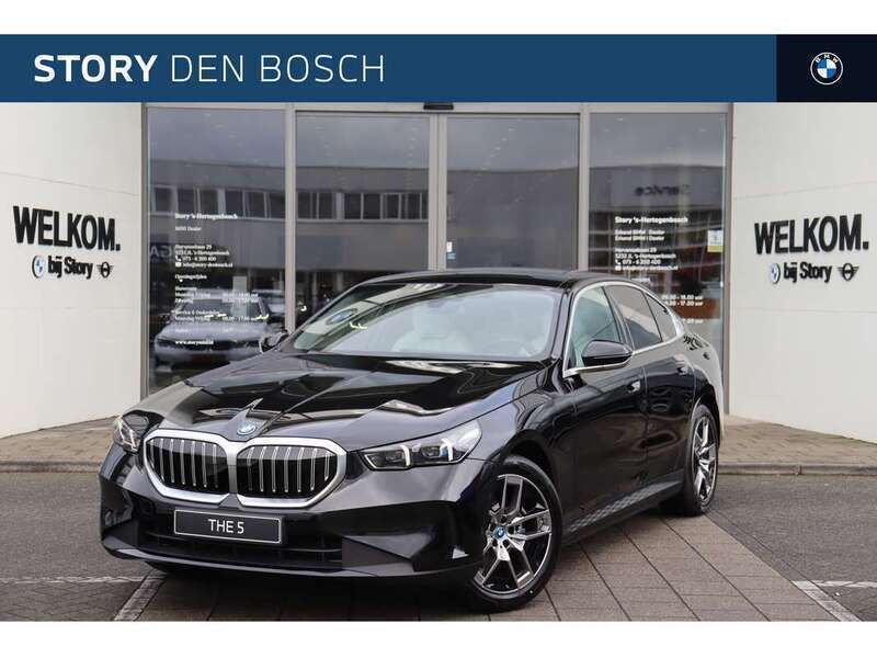 Zwart, metallic lak Nieuw 2024 BMW 530 Sedan | € 76.133 - Afbeelding 1/4