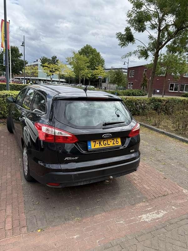 Zwart Occasion 2013 Ford Focus Stationwagen | € 3.250 (Duur) - Afbeelding 1/4