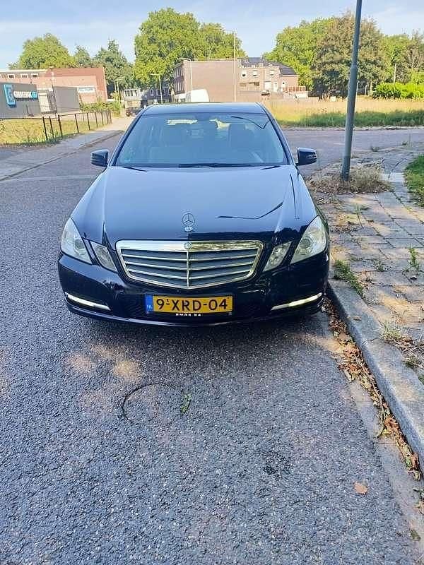 Gebruikt 2011 Mercedes E220 Sedan | € 6.000 (Super prijs) - Afbeelding 1/4