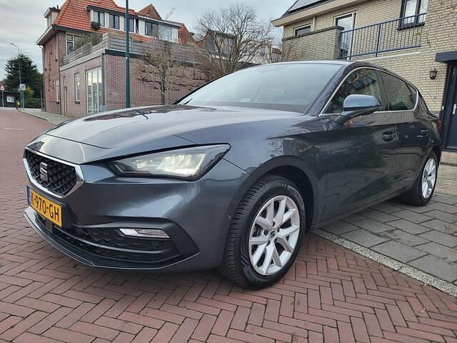 Grijs Gebruikt 2020 Seat Leon Style Hatchback | € 15.950 (Eerlijke prijs) - Afbeelding 1/4