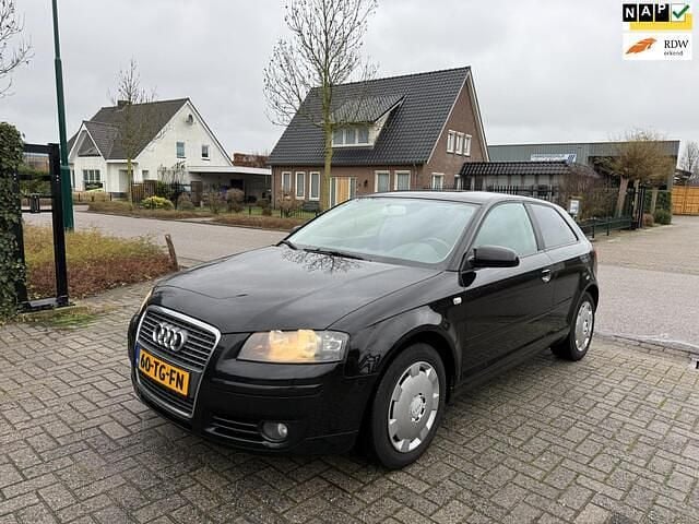 Zwart Gebruikt 2006 Audi A3 Attraction Hatchback | € 1.950 (Eerlijke prijs) - Afbeelding 1/4