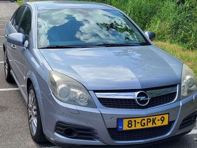 Blauw Gebruikt 2008 Opel Vectra Executive Hatchback | € 2.750 (Eerlijke prijs) - Afbeelding 1/4