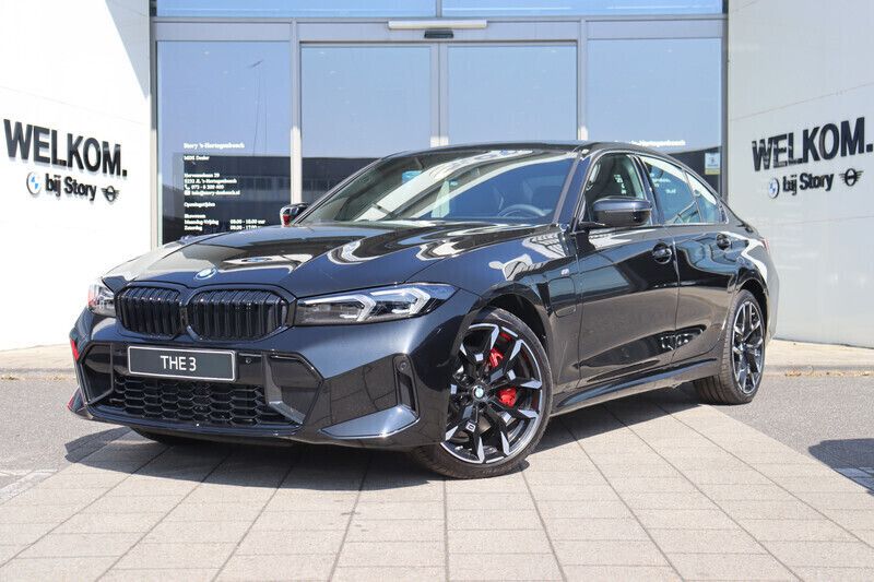 Zwart Nieuw 2025 BMW 330e M Sport Sedan | € 64.995 (Super prijs) - Afbeelding 1/4