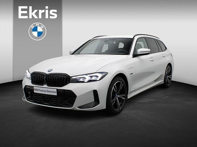 Wit Gebruikt 2022 BMW 320 Comfort Edition Stationwagen | € 36.900 (Duur) - Afbeelding 1/4
