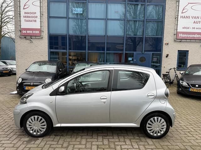 Occasion Toyota Aygo 68 PK (50 kW) 2009 Grijs Hatchback