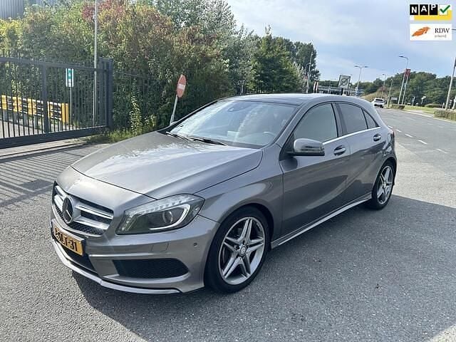 Grijs Gebruikt 2013 Mercedes A200 Hatchback | € 7.995 (Eerlijke prijs) - Afbeelding 1/4