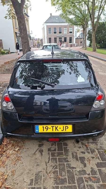 Zwart Occasion 2006 Suzuki Swift Hatchback | € 1.950 (Eerlijke prijs) - Afbeelding 1/4