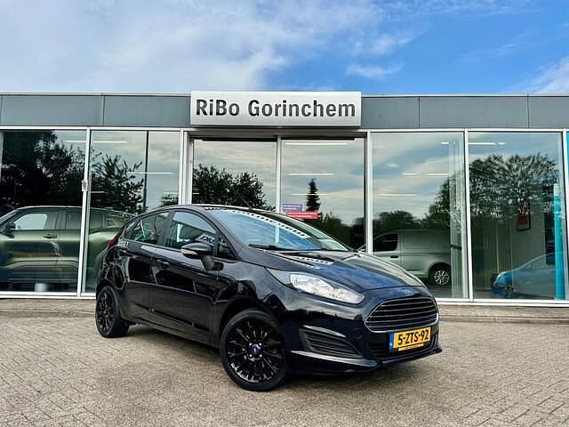 Zwart Occasion 2015 Ford Fiesta Style Hatchback | € 7.950 (Duur) - Afbeelding 1/4