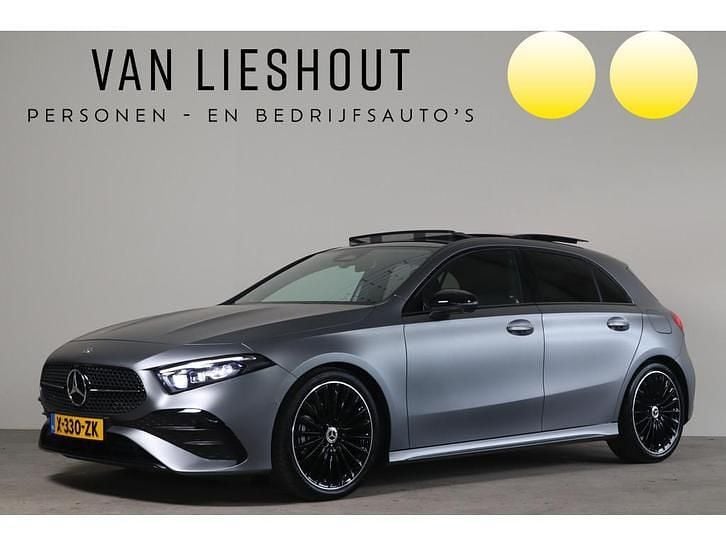Gebruikt 2024 Mercedes 180 AMG line Sedan | € 40.900 (Eerlijke prijs) - Afbeelding 1/4