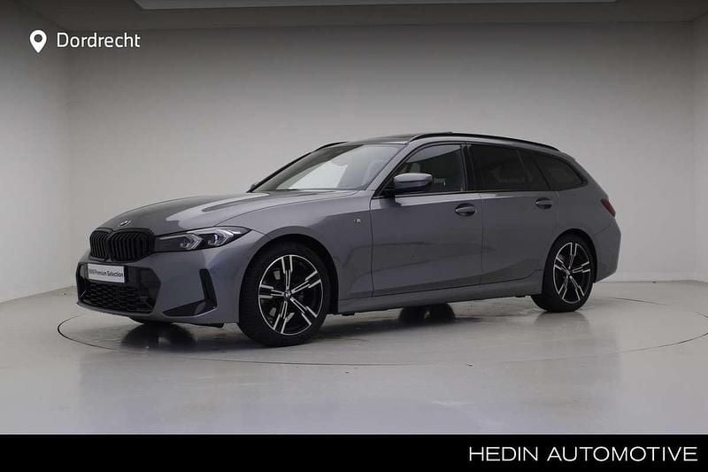 Grijs Gebruikt 2025 BMW 318 M Sport Stationwagen | € 54.895 - Afbeelding 1/3