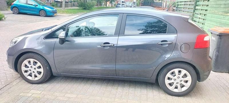 Gebruikt 2014 Kia Rio Edition 7 Sedan | € 6.500 (Eerlijke prijs) - Afbeelding 1/4
