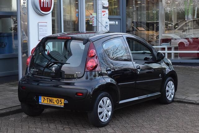 Occasion Peugeot 107 Envy 68 PK (50 kW) 2014 Zwart Hatchback