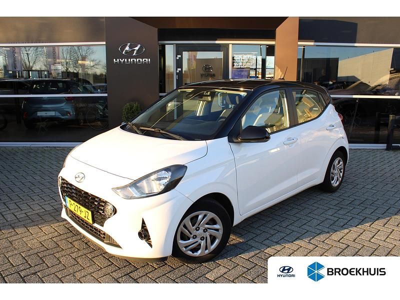 Wit Gebruikt 2022 Hyundai i10 Comfort Hatchback | € 11.650 (Eerlijke prijs) - Afbeelding 1/2