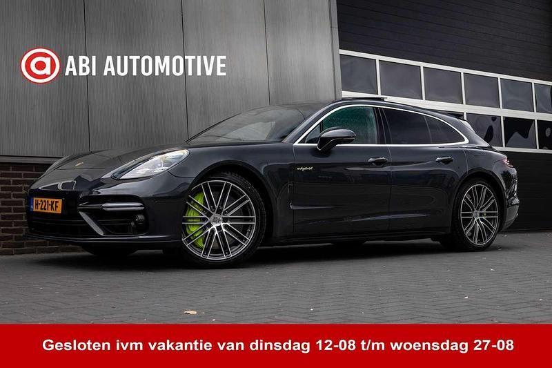 Grijs, metallic lak Gebruikt 2018 Porsche Panamera Turbo S Sport Turismo Sedan | € 70.945 (Eerlijke prijs) - Afbeelding 1/4