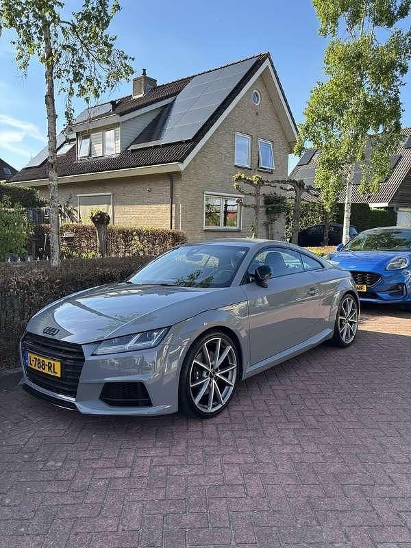 Grijs Gebruikt 2017 Audi TTS Coupé | € 36.000 - Afbeelding 1/4
