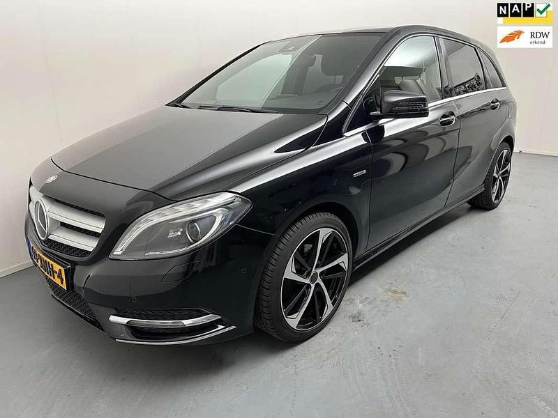 Zwart Gebruikt 2012 Mercedes B180 Ambition MPV | € 6.900 (Eerlijke prijs) - Afbeelding 1/4