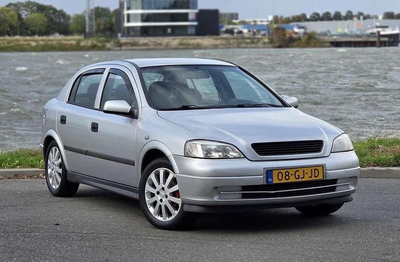 Occasion Opel Astra 101 PK (74 kW) 2000 Zilver Hatchback
