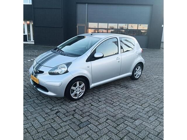 Grijs Gebruikt 2007 Toyota Aygo Hatchback | € 1.999 (Super prijs) - Afbeelding 1/4