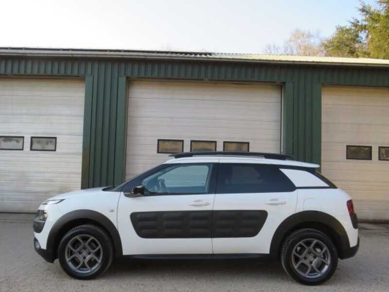 Wit Gebruikt 2018 Citroën C4 SUV | € 6.950 (Super prijs) - Afbeelding 1/4