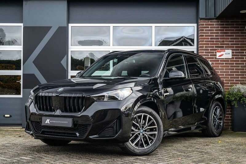 Zwart Gebruikt 2024 BMW X1 M Sport SUV | € 51.900 (Eerlijke prijs) - Afbeelding 1/4