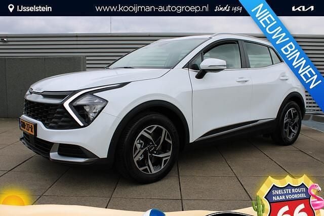Deluxe white Nieuw 2024 Kia Sportage Comfort SUV | € 34.900 (Super prijs) - Afbeelding 1/4