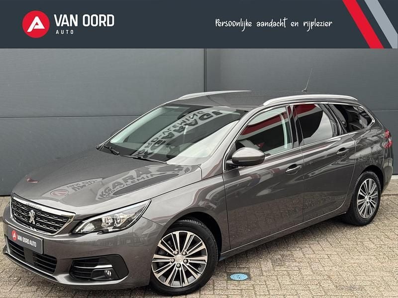 Grijs Gebruikt 2021 Peugeot 308 Allure Stationwagen | € 14.990 (Goede deal) - Afbeelding 1/4