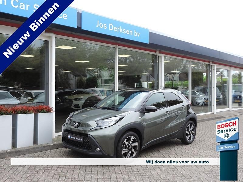 Groen Gebruikt 2024 Toyota Aygo X Pulse SUV | € 18.980 - Afbeelding 1/4