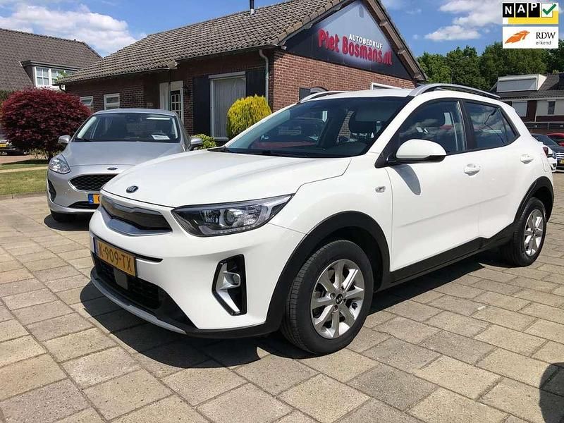 Wit Occasion 2021 Kia Stonic SUV | € 14.940 (Eerlijke prijs) - Afbeelding 1/4